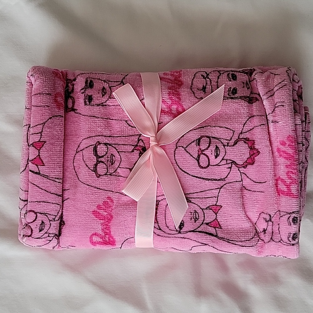 Barbie 2 pack of Pink Hand Towels- New
